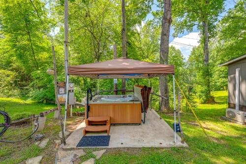 Whittier Vacation Rental Cabin in Tranquil Setting in Whittier, USA