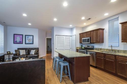 Lincoln Park Living - Suite 1 in Lincoln Park