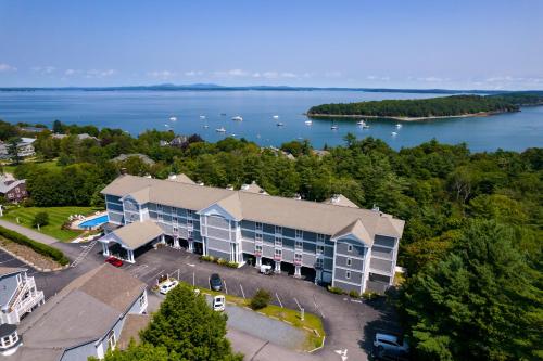 581720929 Bluenose Inn - Bar Harbor Hotel