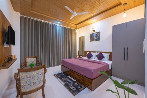 INDER PALACE Near Mall Road by star view Kasauli - image 4