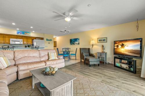 Gulf Views Pool Walk to Beach Family Friendly in Clearwater Beach, USA