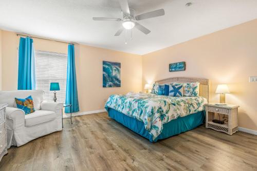 Gulf Views Pool Walk to Beach Family Friendly in Clearwater Beach, USA