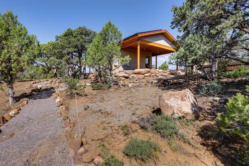 . Hike, Ski & Golf: Modern Colorado Retreat