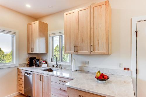Modern Colorado Retreat Hike, Ski and Golf! in Bayfield, USA