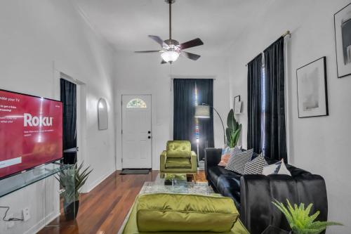 Heart of Ybor City 3bedroom walk to 7th ave in Tampa, USA