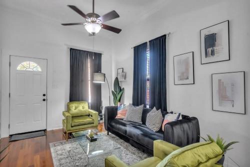 Heart of Ybor City 3bedroom walk to 7th ave in Tampa, USA