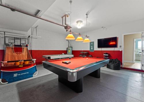 Game Room and Private Pool 5BR at Solterra SR5152 in Davenport, USA