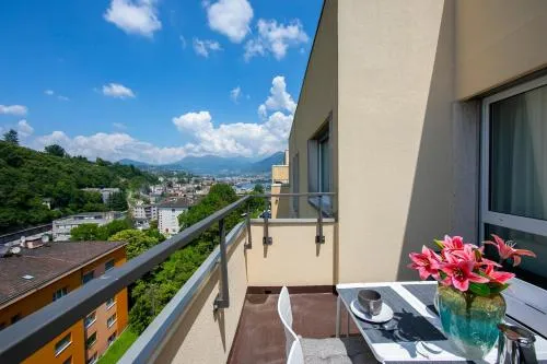 Laguna di Lugano with Balcony - Happy Rentals in Paradiso, Schweiz