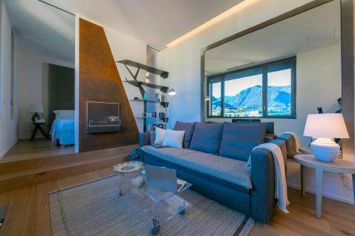 Apartment with Lake View