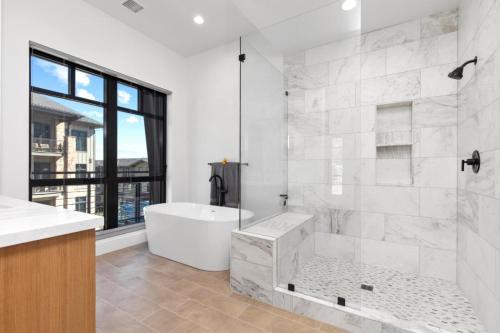 KBM Resorts: Elegant Decor Walk to Cabriolet Free Canyon Village Shuttle