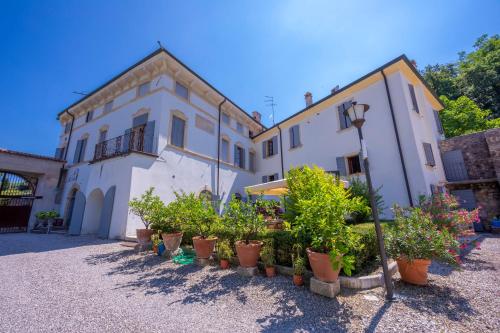  Villa Faccioli Deodara With Shared Pool - Happy Rentals in Colognola ai Colli
