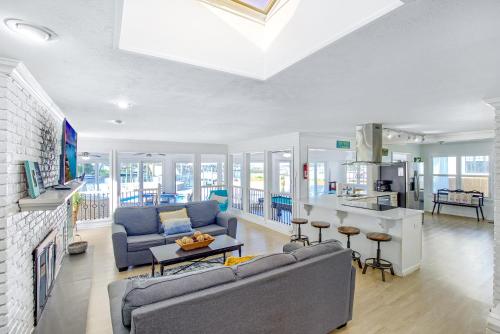 공용 라운지/TV 시청 구역, Bay Shore - Pool - Bay Access - Boat Rental in 파나마 시티 (FL)