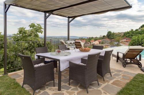 Balkons/terase, Pool & Sauna Villa Gizela - Happy Rentals in Kojsko