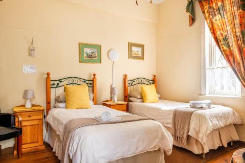 2 twin beds