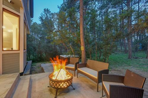 Fox Run Retreat Hot Tub & Fire Pit & BBQ in Colorado Springs, USA
