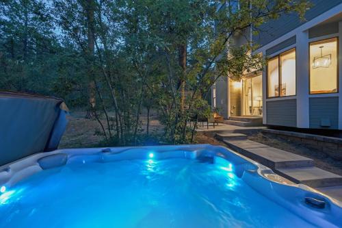 Fox Run Retreat Hot Tub & Fire Pit & BBQ in Colorado Springs, USA