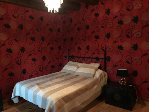 PALACION DE LAS HENESTROSAS in Reinosilla