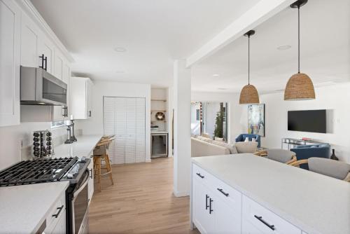 New Listing Culver City Modern Retreat 4 bed with Spa in Los Angeles, USA