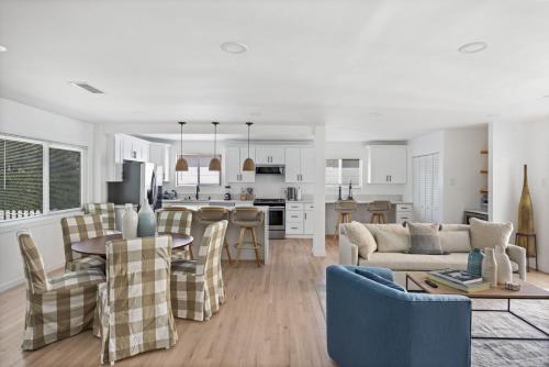 New Listing Culver City Modern Retreat 4 bed with Spa in Los Angeles, USA