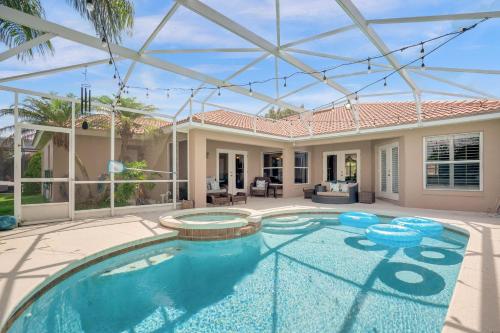 Upstay - Waterside Home with Pool and Hot Tub in Kissimmee, USA