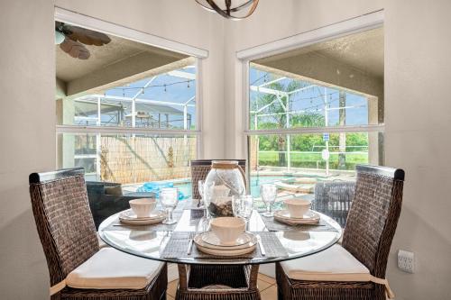 Upstay - Waterside Home with Pool and Hot Tub in Kissimmee, USA