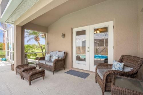Upstay - Waterside Home with Pool and Hot Tub in Kissimmee, USA