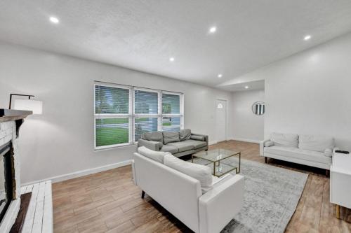 Villa Royale 4 BR Home with Pool and Hot Tub villa in Wellington, USA
