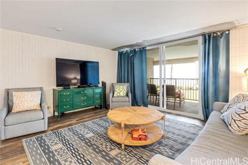 NEW Beachfront Condo in Punaluu