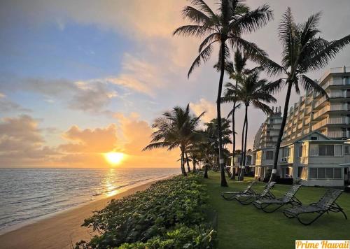 NEW Beachfront Condo in Punaluu