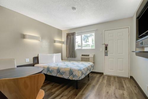Motel 6-San Jose CA - Airport - image 10