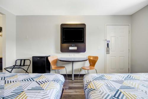 2 double beds