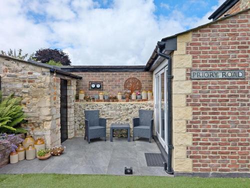 Four Priory Road Chichester - image 14