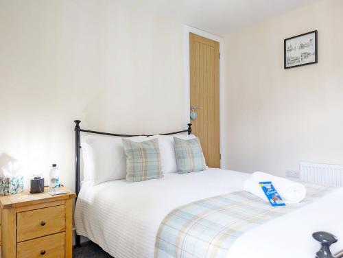Four Priory Road Chichester - main image