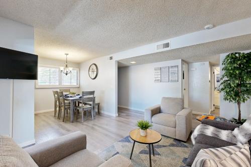 Palm Tree Retreat Unit 128 Permit# 4330 in Palm Springs, USA