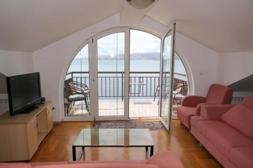 Three-Bedroom Apartment with Balcony and Sea View room in Apartments with parking space Senj - 15376