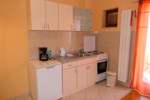 Studio with Balcony and Sea View image 5