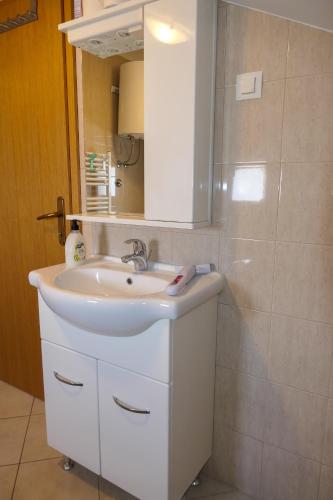 Three-Bedroom Apartment with Balcony and Sea View image 7