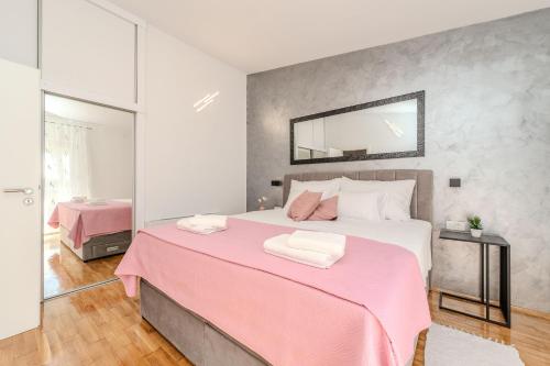Two-Bedroom Apartment with Terrace and Sea View image 10