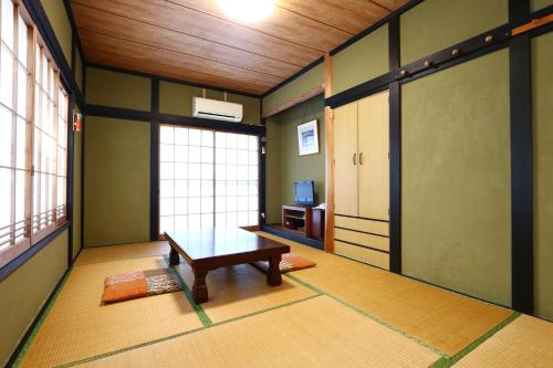 room detail thumbnail 0