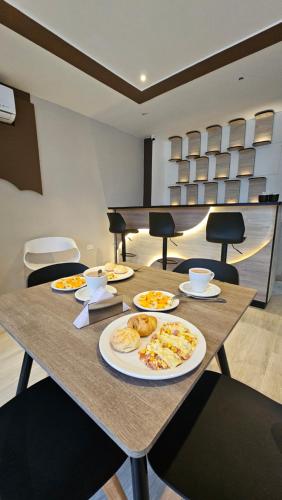 Їжа та напої, Waldor's Hotel Boutique in Летісія
