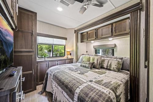 Creekside Glamping Resort- Pool, Fishing Pond, Mini Golf, Game Room, Pet Friendly in Gatlinburg, USA