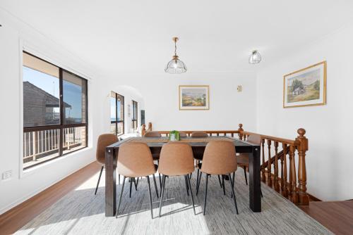 Instalaciones, Spacious Ocean View Home in Noraville in Noraville