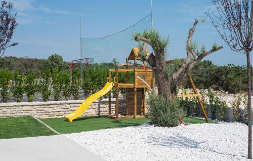 Viesnīcas āriene, Pet Friendly Home In Sikovo With Sauna in Sikovo