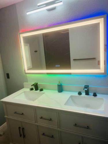 6 Bedrooms ClueThemed Home near parks in Orlando, USA