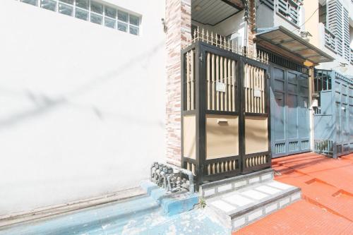 RedDoorz @ MGP Apartelle near Espana - 숙소 외관