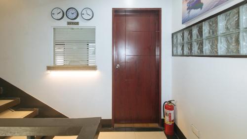 RedDoorz @ MGP Apartelle near Espana - 숙소 외관