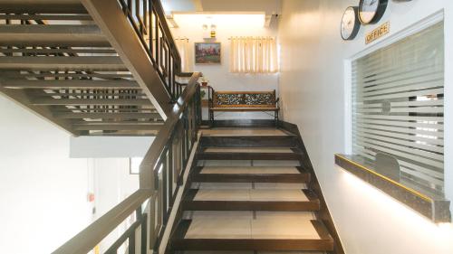RedDoorz @ MGP Apartelle near Espana - 숙소 외관
