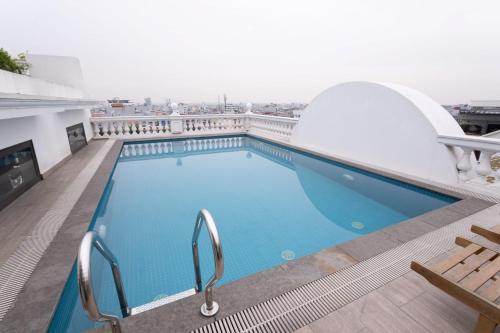 Swimmingpool, Ostara Hotel & Apartment in Haiphong