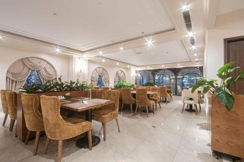 Restaurant, Ostara Hotel & Apartment near Cat Bi International Airport