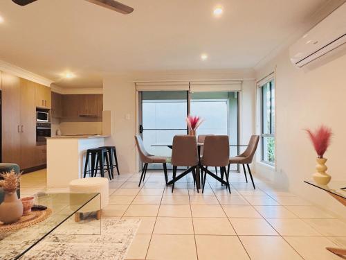 Gold Coast Oasis Villa at Theme Park in Coomera